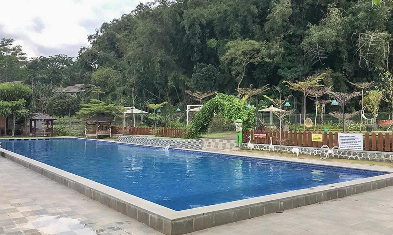 Reddoorz Near Wisata Paribendo Lawang Hotell Exteriör bild