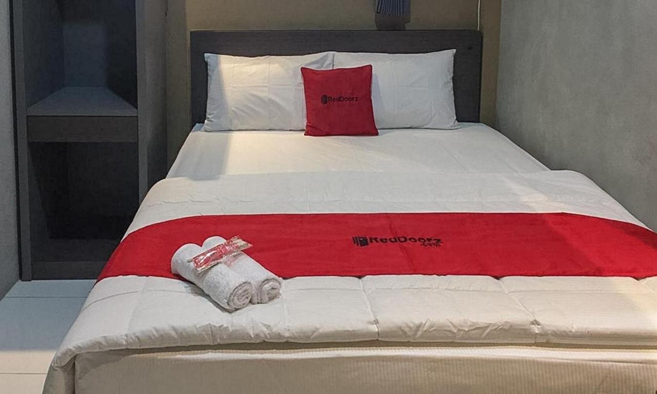 Reddoorz Near Wisata Paribendo Lawang Hotell Exteriör bild