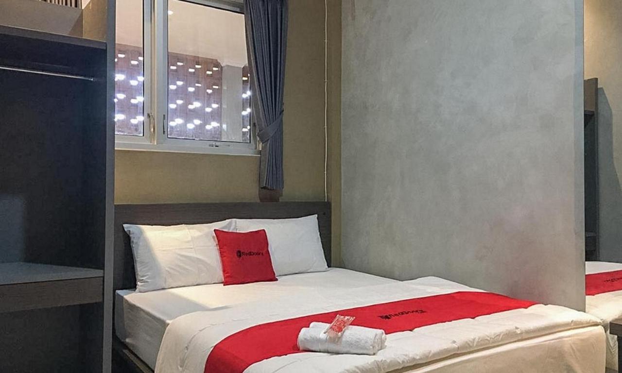 Reddoorz Near Wisata Paribendo Lawang Hotell Exteriör bild